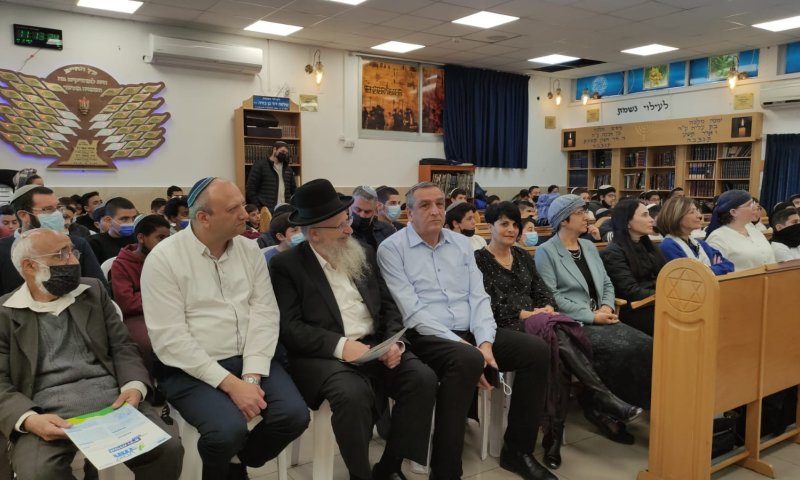 תפילה מיוחדת: החמ"ד מוקירים תודה לגיל השלישי