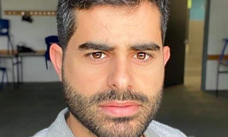 המורה והאמן הסרוג מתנצל: "מזמין אתכם לכיתה שלי"