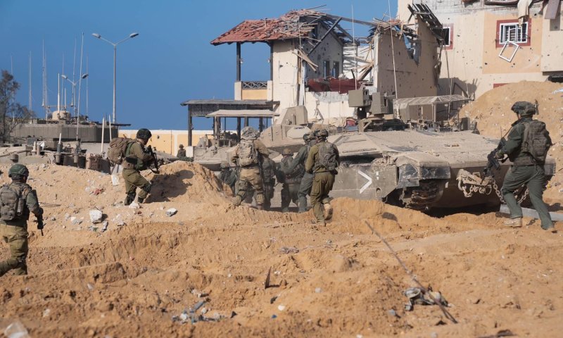 במהלך הלילה: לוחמים כבשו מוצבים וחיסלו 150 מחבלים