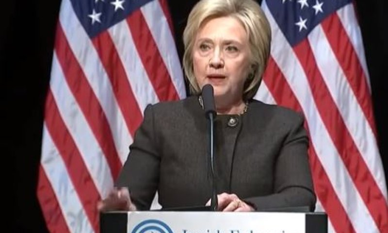 צפו: הילארי קלינטון לא מצליחה לסיים את הנאום