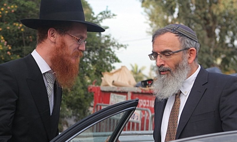 ומה אומרים החילונים? הרב סתיו שמרן מדי