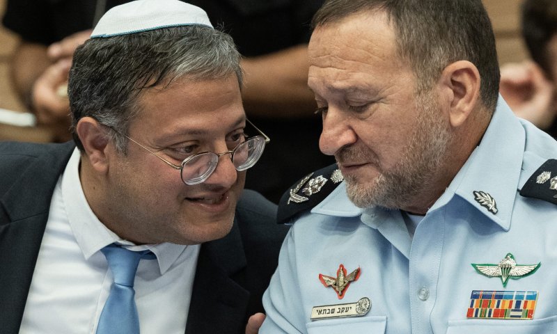 מקורבי המפכ"ל: "הכל זה הוא והחנמאל שלו"