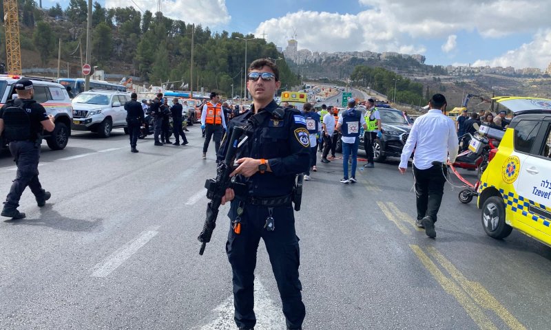 בעקבות הפיגוע: כביש 1 במחלף הארזים נחסם לתנועה