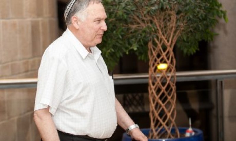 מקורבו הסרוג של נתניהו: לשלב ערבים בהנהגה