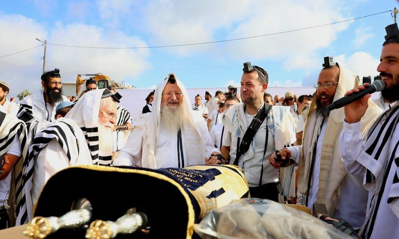 בפתח זמן אלול: אלפים בתפילת ראש חודש באביתר