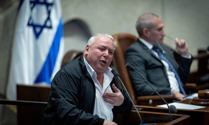 אמסלם השתלח ביועמ"שית: "לא יכול לשמוע אותה יותר"