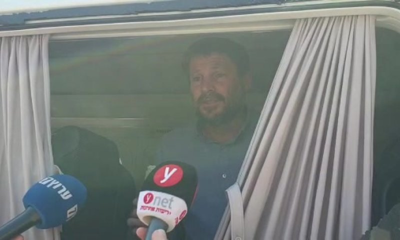 פורעים פוצצו את חלון הרכב של חברי הציונות הדתית