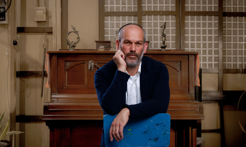 יונתן רזאל בשיר חדש: מסר של תמימות בתקופה צינית