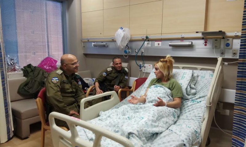 פיגוע הדקירה: "המחבלת ביקשה עזרה ושלפה סכין"