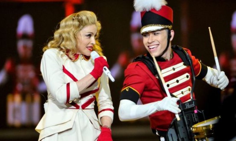 במקום עומר אדם? זמרים בינלאומיים בדרך לאירוויזיון