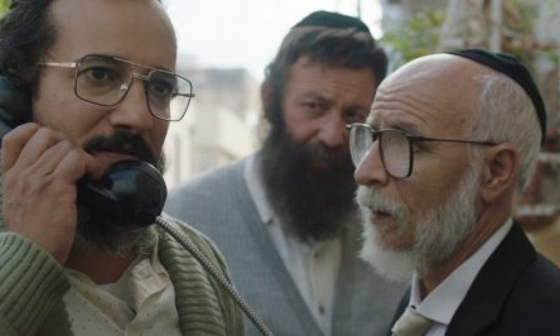 מייסד ש"ס מאיים למנוע את הקרנת 'הבלתי רשמיים'