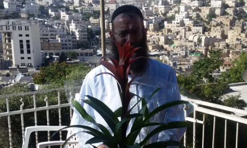 "תודה": ברוך מרזל העניק לרון חולדאי זר פרחים