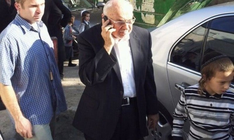 נאמן ניחם את משפחת הרב אלישיב וגלגלי רכבו נוקבו