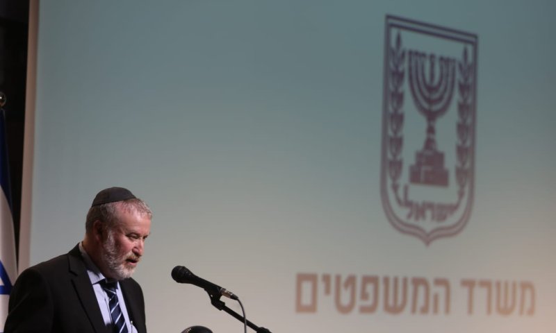 מנדלבליט: רבים מבלבלים בין מערכתיות והתקרנפות