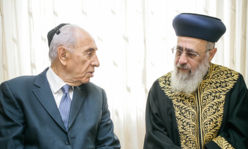 בזכות הרב יוסף, פרס לא ייפגש עם האפיפיור בכנסייה