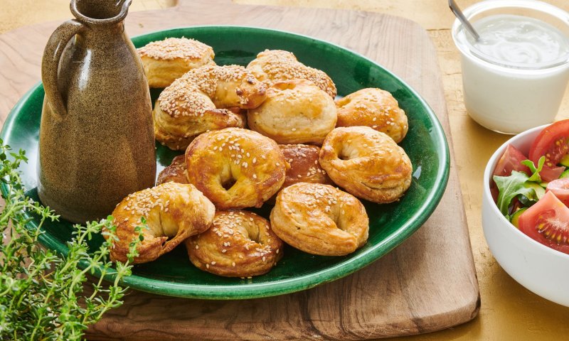 מושלם לשבועות: מתכון לבורקיטס גבינות וחצילים