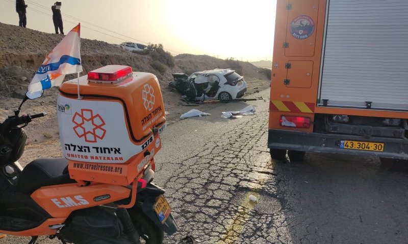 תאונת דרכים קטלנית בנגב: גבר כבן 40 נהרג, 4 נפצעו