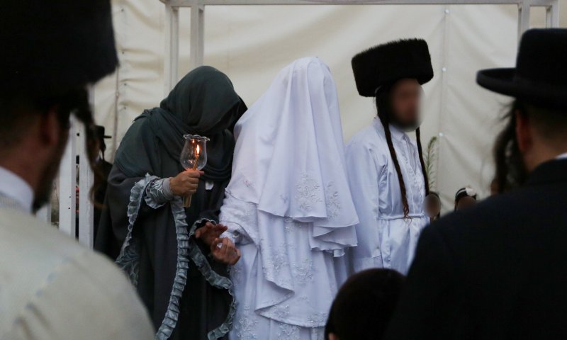 חתן בן 17, כלה בת 16: תיעוד מיוחד מחתונת הסתר