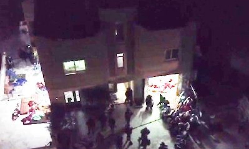 צפו: עשרות לוחמים פשטו על בית המחבל