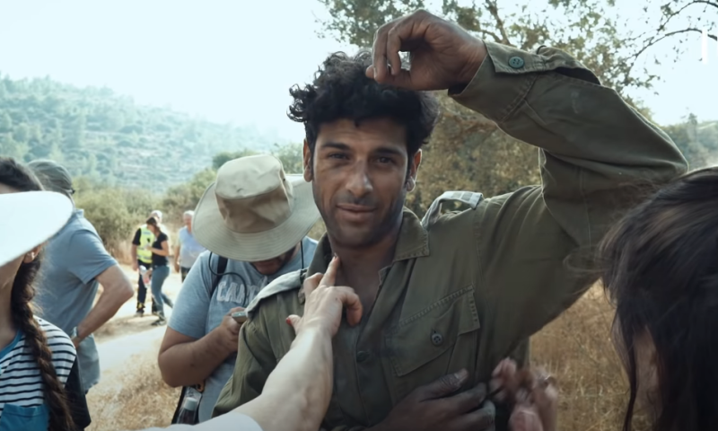 צפו: הסודות מאחורי 'שעת נעילה' נחשפים