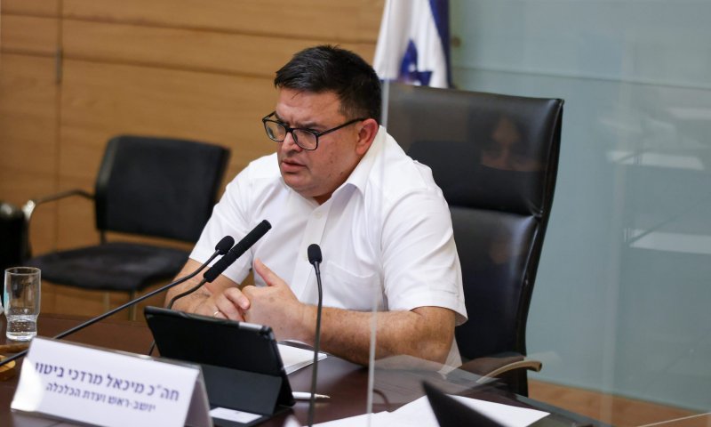מיכאל ביטון מאיים: "אפעל במליאה בהתאם"