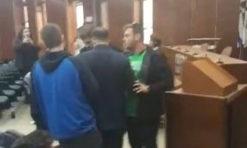 'לך הביתה': אורן חזן התפרץ לכנס של תמר זנדברג. צפו