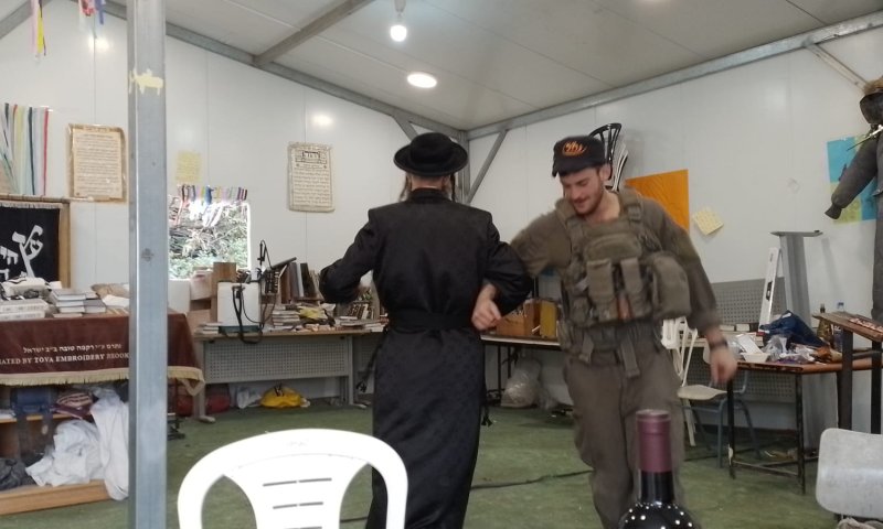 מרגש: החייל שנפל בג'נין רוקד בפורים בחומש. צפו