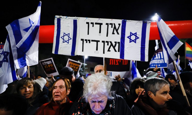 רן דנקר: "מדינה שלמה שנדרסת על ידי קיצוניים"