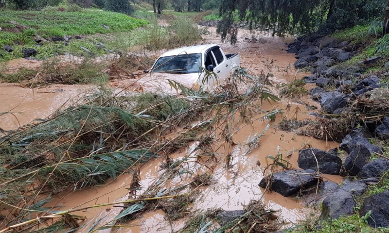 במזג האוויר הסוער: חולצו 12 בני אדם שנלכדו בגשם