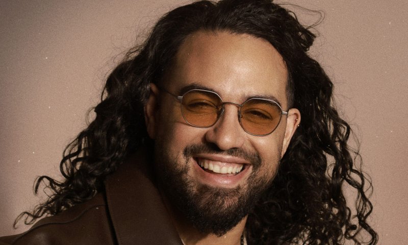 "בכל מקום שלא תלך &ndash; תמצא את אלוהים": בניה ברבי בשיר חדש