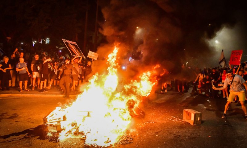 "ח"כ לזימי מנצלת את החסינות להפריע לשוטרים"