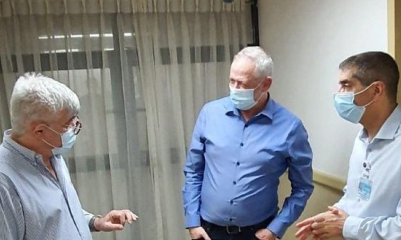 לאחר שלא חש בטוב: גנץ עבר בדיקות בבית החולים