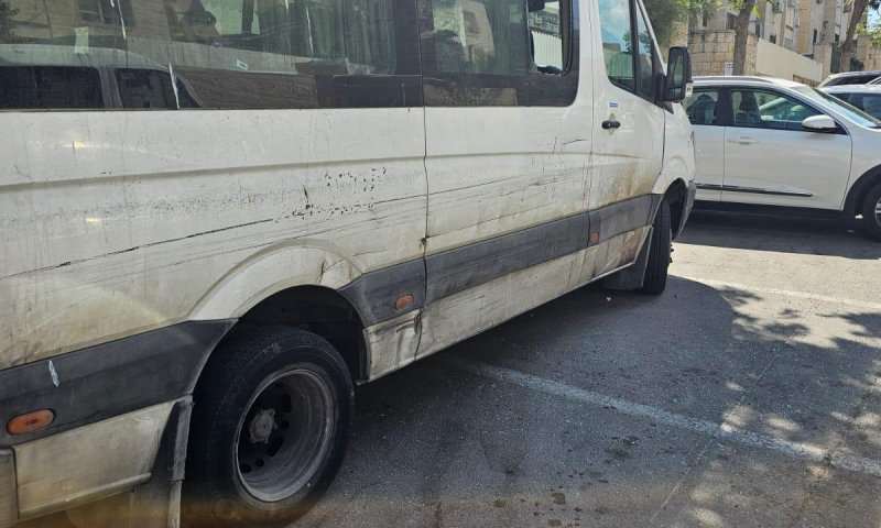 נס בירושלים: תינוק נשכח ברכב הסעות וחולץ במצב טוב