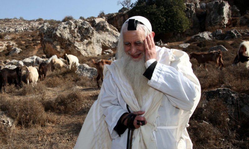 עשור לרב פרומן: לחבר בין ניגודים במחיאת כפיים