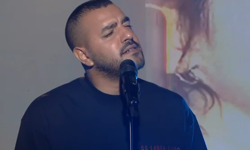 צפו: איתי לוי משמח את חיילי גולני