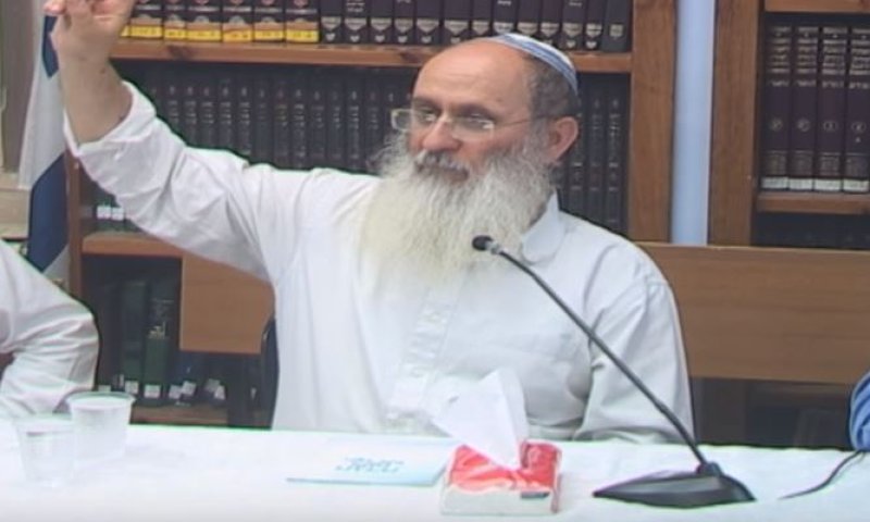 מתכוננים לחג: ליל הסדר עם הרב אורי שרקי. צפו