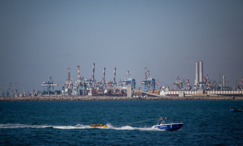 סירה התהפכה מול חופי אשדוד; הלכודים חולצו