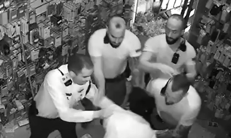 מזעזע: רב הותקף קשות ע"י שוטרים בבני ברק | צפו