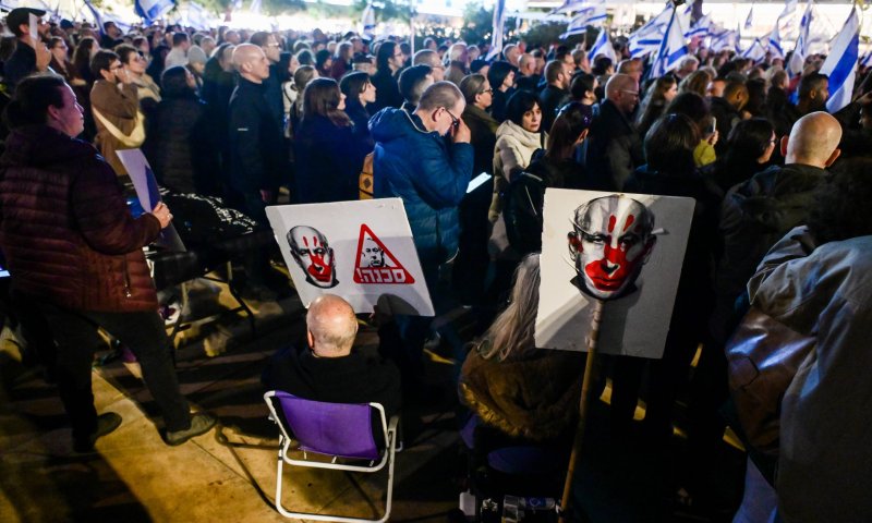 מפגינים חוסמים את איילון; מטה החטופים: זה לא אנחנו