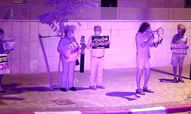 מיקי זוהר חשף התכתבות עם אשתו: "הם מטורפים"