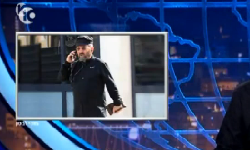 'מותיר פחות מ-4 שניות': מה יש בתיק של אהוד ברק? צפו