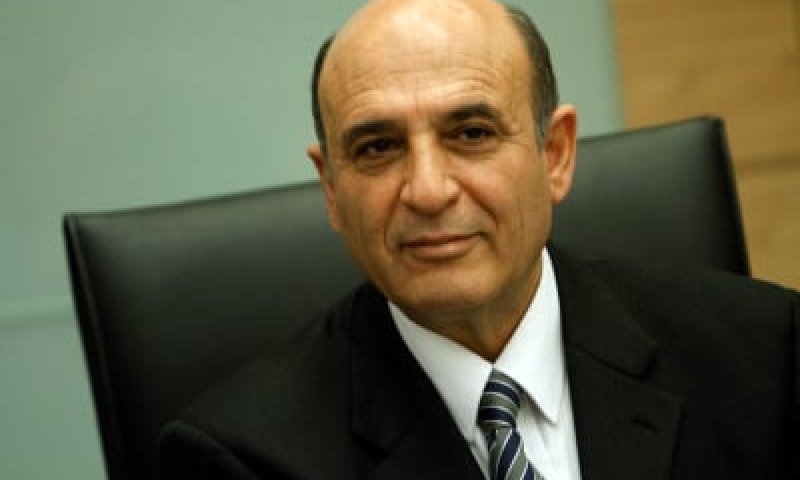 אין מומחים ימניים שיכולים לייעץ לועדת חוץ ובטחון?