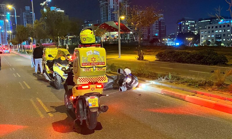 הקטל בדרכים: רוכב אופנוע נהרג בתאונת דרכים בפתח תקווה
