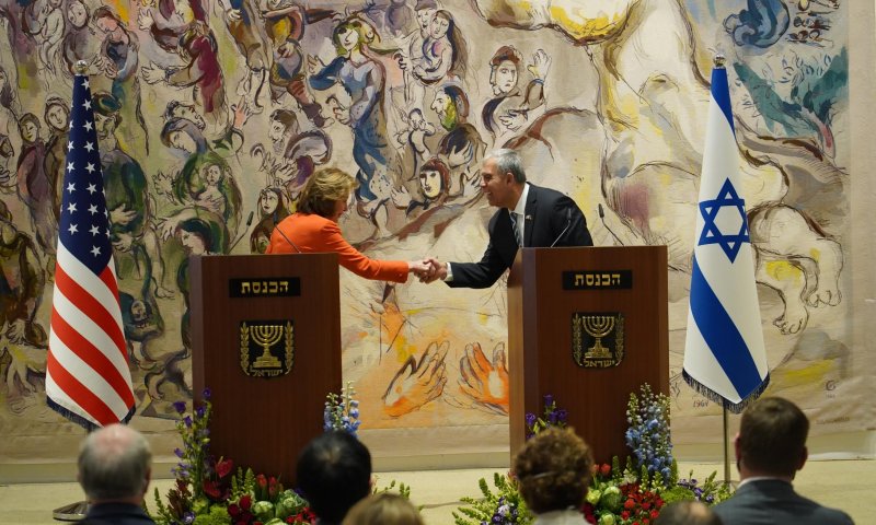 ננסי פלוסי: ארה"ב מחויבת לפתרון שתי המדינות