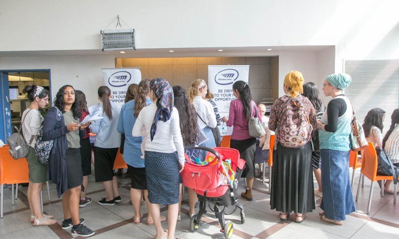 מחוברים לתעשייה: יריד השמה במרכז האקדמי לב