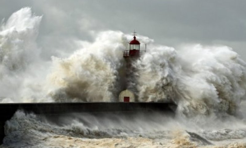 אסון בצ'ילה: הרוגים ברעידת אדמה עזה, אלפים נמלטו מבתיהם