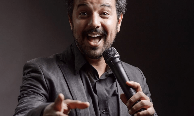 רועי צברי מופיע ב'גולה'