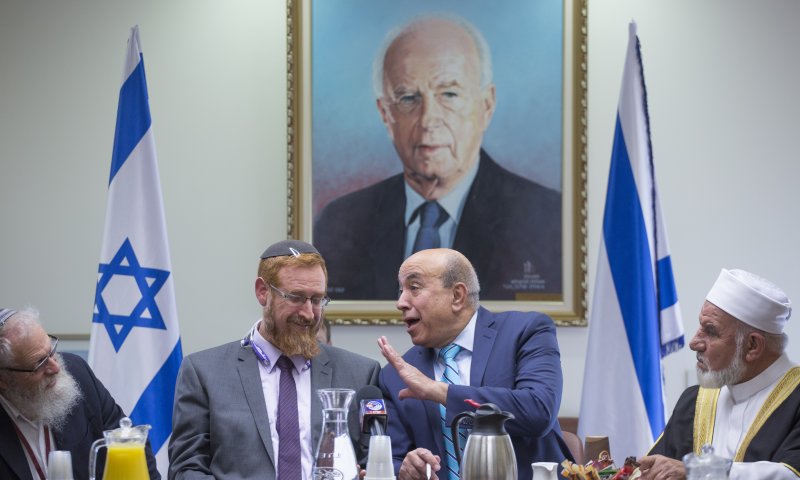 יהודה גליק קורא לחבריו מימין: בואו לעצרת לזכר רבין