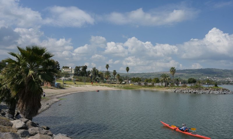 חשד לטביעה בכנרת: צעיר נסחף ועקבותיו נעלמו