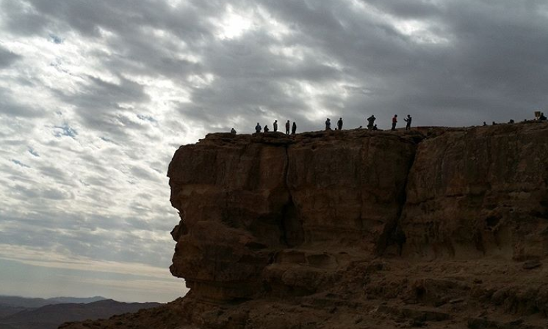 קצר על הפרשה| אנחנו בצד של הקללות או של הברכות?